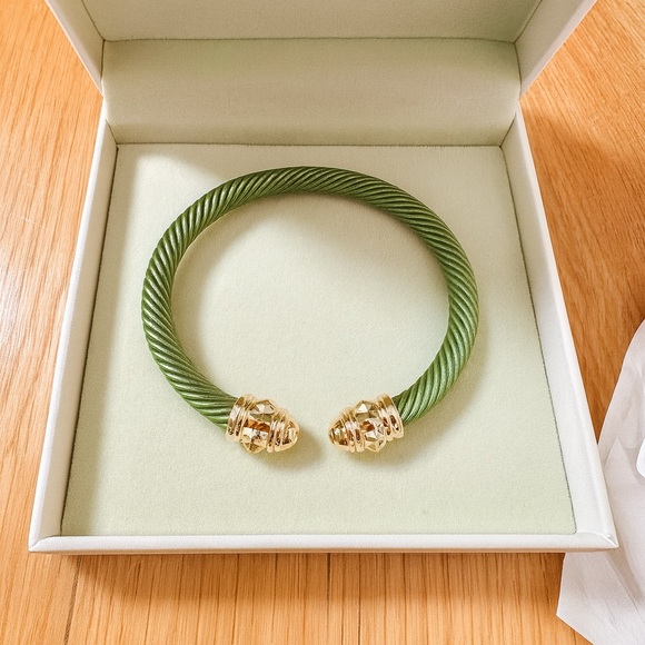 Trendy Green and Gold Unisex Bracelet - Picture 3 of 5
